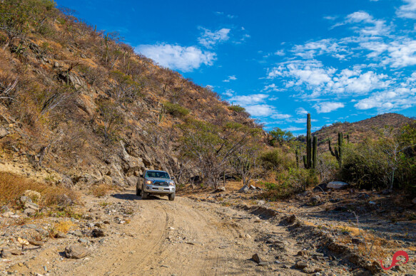 Driving along a dried-up riverbed © Sten Johansson